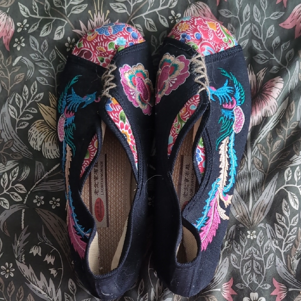 Colorful Embroidered Women's Flats